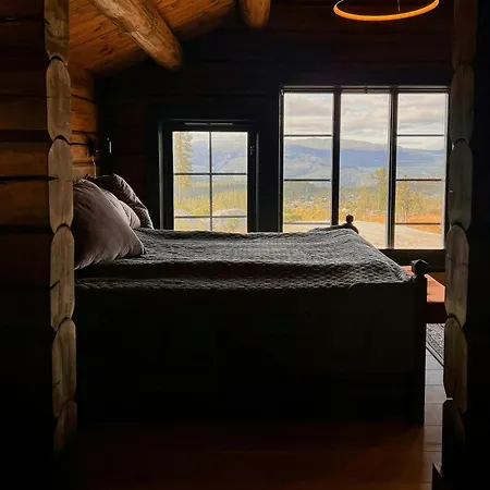 Log With Views Over Turufjell בית נופש