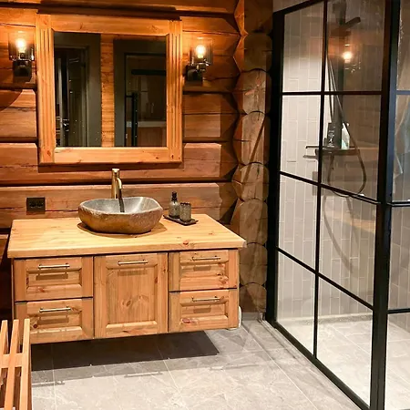 Log With Views Over Turufjell בית נופש *